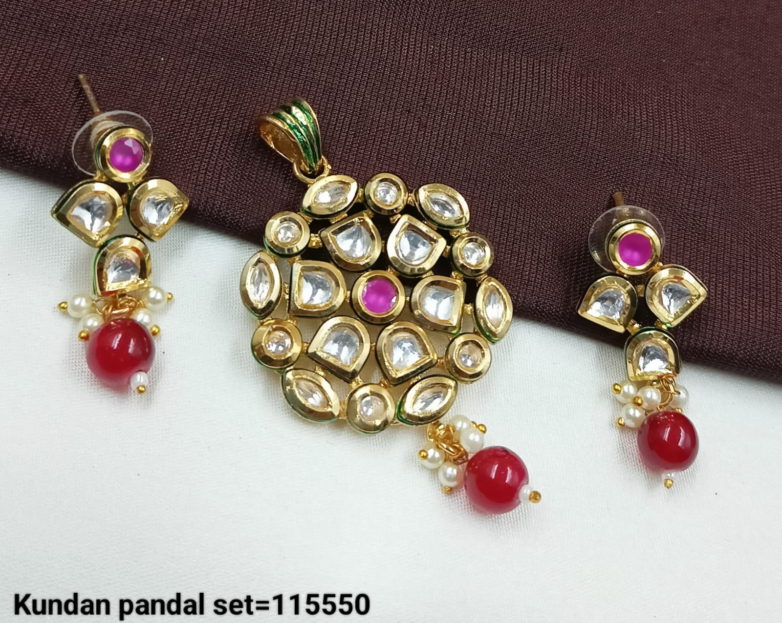 Elegant Kundan Pandal Pendant Set with Matching Earrings